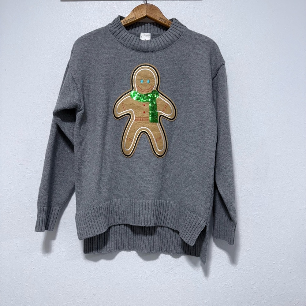 New York Laundry Gray Sweater with Gingerbread Design